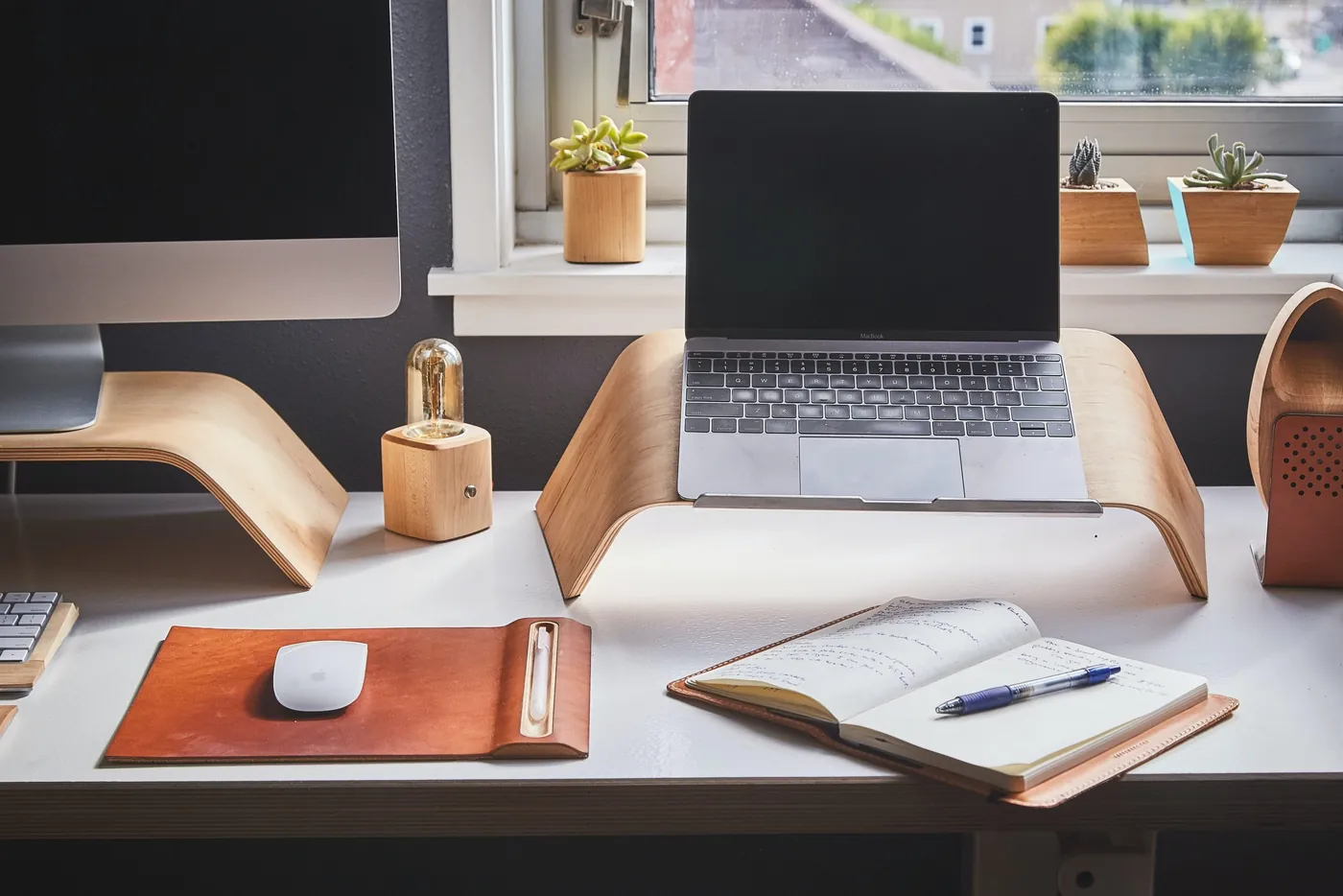 A hybrid work device guide for the modern office